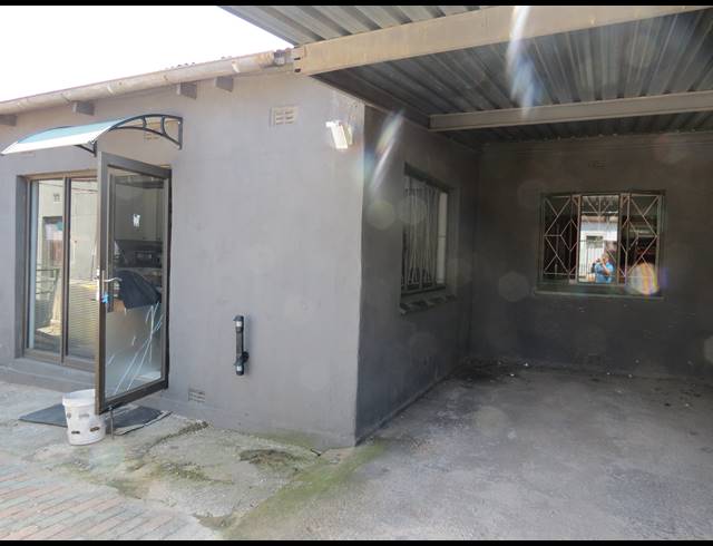 3 BEDROOM FREEHOLD FOR SALE IN BURGERSHOOP